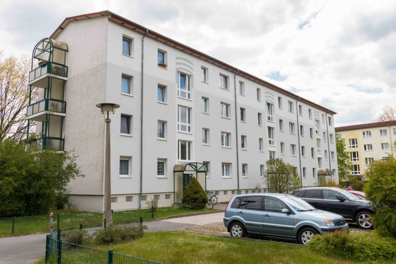 Zuschnittsgeänderte 2-Raum-Wohnung im WK 7 mit Wanne und Dusche